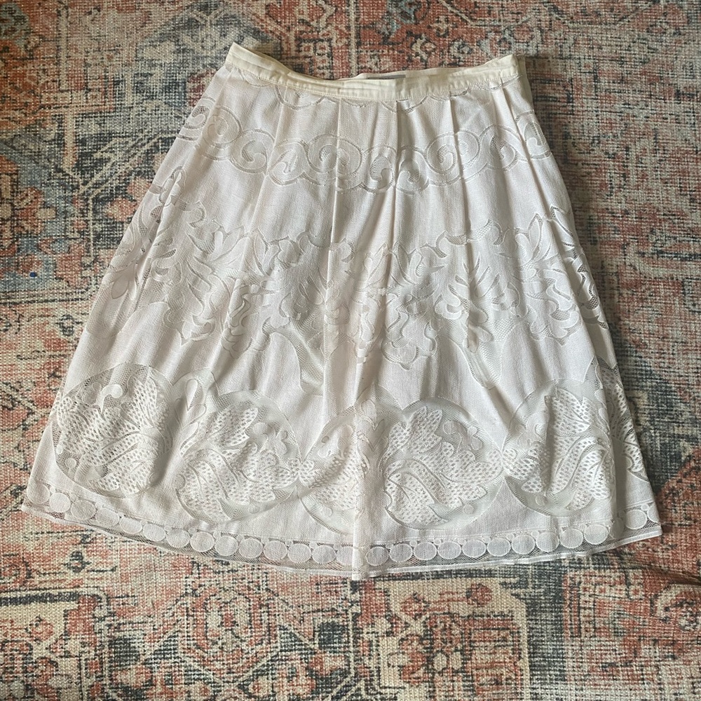 Dalia skirt. Off white/cream in color. Size 8